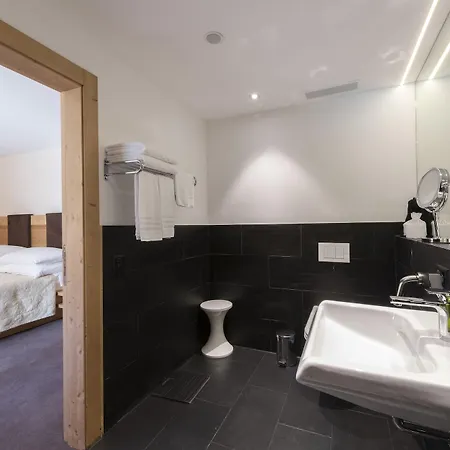 Hotel Alpine Rock Surlej