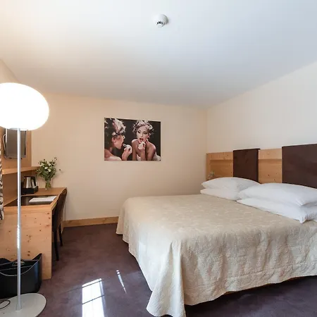 Hotel Alpine Rock Surlej
